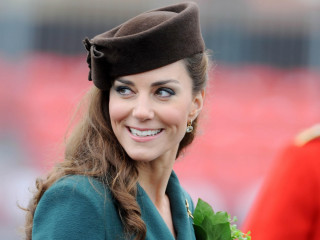 Woman green coat hat smiling - red free wallpaper