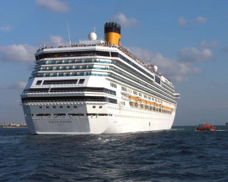 Cruise ship ocean tug boat - a large cruise ship in the middle of the ocean free wallpaper