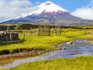 Mountain stream wooden fence foreground - a small stream free wallpaper