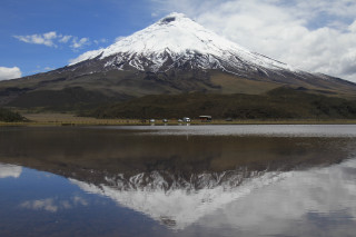 Mountain reflection lake cloudy sky 2 - quito school free wallpaper