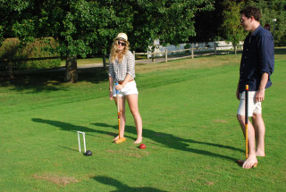 Woman man field ball bat - action free wallpaper