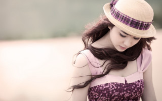 Woman hat water cell phone - chen lin free wallpaper