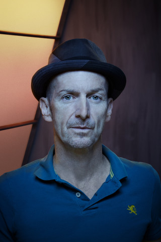 Man hat blue shirt wall - bill sienkiewicz free wallpaper