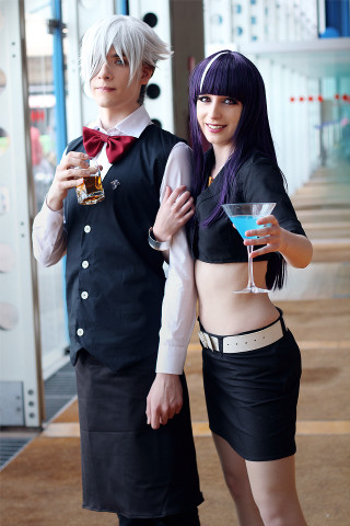 Costume party couple holding drinks - cosplay free wallpaper for mobile