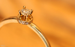 Diamond ring yellow gold white - a gold background free wallpaper