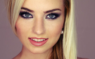 Blonde woman pearl necklace blue - blue eyeshadow free wallpaper