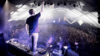 Man stage dj mixer crowd - microscopic free wallpaper