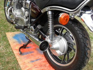 Motorcycle parked grass red light - dynamic camera angle free wallpaper