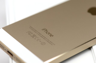 Iphone closeup white surface gold - a white surface free wallpaper