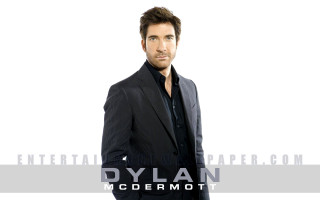 Man suit tie posing picture 26 - his hands in his pockets free wallpaper for desktop