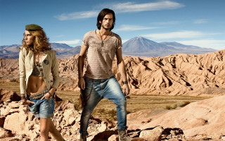 Man woman walking desert together - a man and a woman free wallpaper
