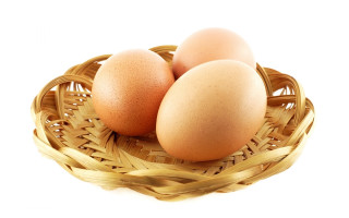 Three eggs basket white background - ahmed yacoubi free wallpaper