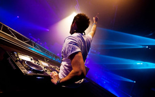 Dj mixing stage blue lights - antoni pitxot free wallpaper
