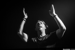 Man hands up air raised - the air free wallpaper for desktop