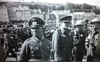 Men uniforms crowd town group - peter konig free wallpaper