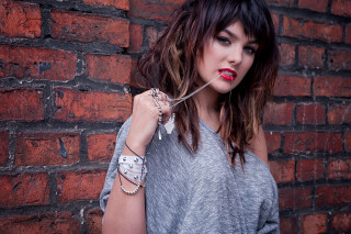 Woman necklace bracelet brick wall - a brick wall behind her free wallpaper