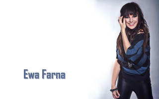 Woman black blue shirt pose - fauvism free wallpaper for desktop