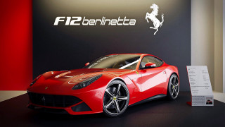 Red sports car showroom ferrari - arbeitsrat für kunst free wallpaper