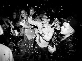 Party people confetti celebration fun - a party free wallpaper