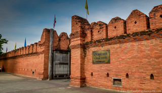 Brick wall sign gate fort - medieval free wallpaper for desktop