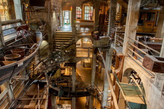 Large room stairs furniture clock - a large room free wallpaper