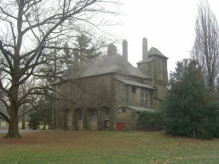 Large old house red door - a tree in front free wallpaper