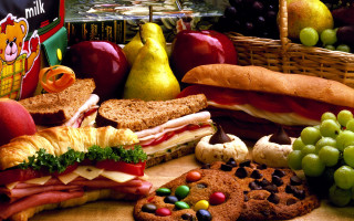 Sandwiches fruit table basket chips - food photography free wallpaper