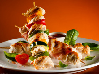 Skewered meat vegetables sauce strawberry - sauce free wallpaper
