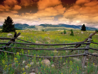 Wooden fence field mountains clouds 2 - in a field free wallpaper for desktop