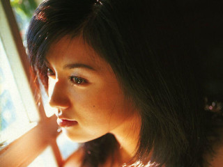 Woman window sunshine blackhair greeneyes - a sun free wallpaper for desktop