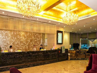 Hotel lobby chandelier reception desk - the ceiling free wallpaper