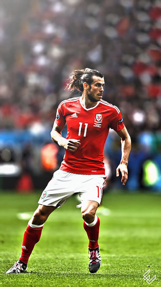 Man red jersey playing soccer - the stand free wallpaper for mobile