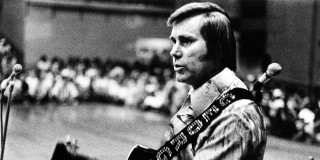 Man guitar microphone crowd black - 1 9 7 0 s free wallpaper