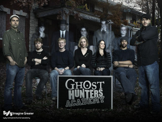 Group bench ghost house sign - a sign free wallpaper