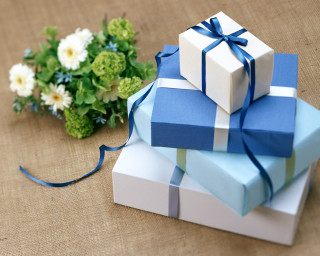 Gift boxes flowers tablecloth blue - a tablecloth free wallpaper