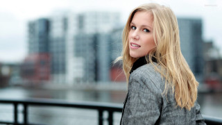 Woman suit standing water city - bettina heinenayech free wallpaper for desktop