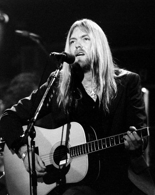 Man long hair playing guitar 2 - 1 9 7 0 s free wallpaper