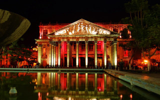 Building fountain nighttime lights front - a fountain in front free wallpaper