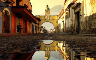 Street clock tower puddle water 2 - quito school free wallpaper