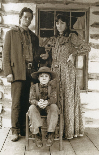 Man women child chair log - a child free wallpaper for mobile