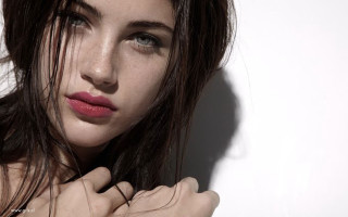 Woman long hair red lipstick 2 - a red lipstick free wallpaper