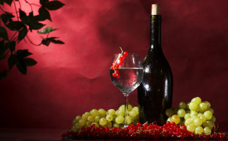 Wine glass grapes table red - red background free wallpaper