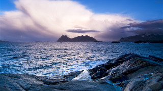 Large body of water mountain 2 - arie smit free wallpaper