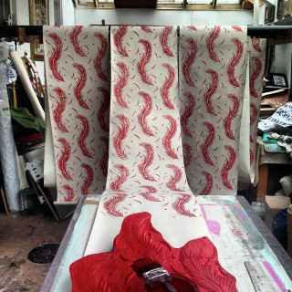 Red art table center silkscreen - a red object free wallpaper for tablet