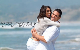 Man woman hugging beach happy - a man and woman free wallpaper