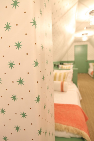 Room bed pattern ceiling fan - a bed and a wall free wallpaper