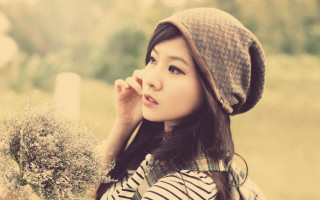 Woman hat holding bush looking - chen lu free wallpaper