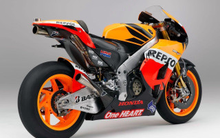 Motorcycle studio shot gray background 2 - a studio free wallpaper