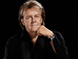 Man watch black shirt blue - his wrist free wallpaper