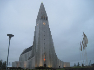 Large white building clock light - symmetrical feature free wallpaper